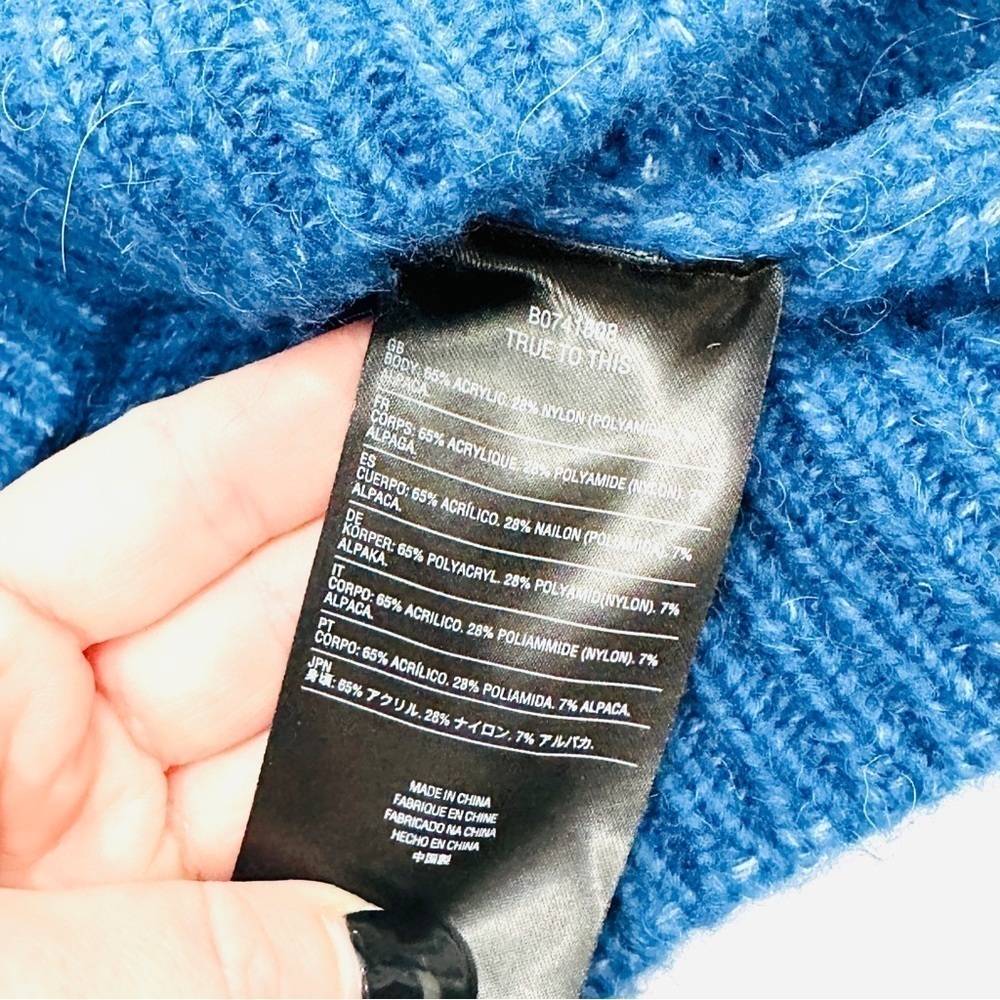 Volcom Oversized Multicolor Striped Fuzz Buster S… - image 4